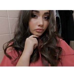 Meet your Posher, Daniela